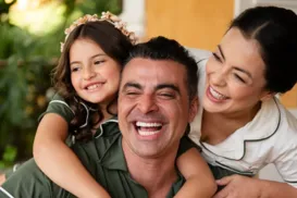 Cantora faz forte desabafo sobre dificuldades após morte de marido - Imagem