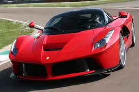 Carro de R$ 38 milhões paga IPVA com preço de um apartamento - Imagem