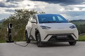 Carros elétricos e painéis solares ficam mais caros no Brasil - Imagem