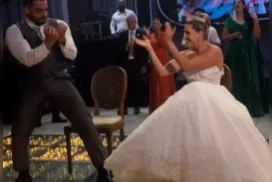 Casal troca a valsa por pagode baiano e surpreende convidados - Imagem