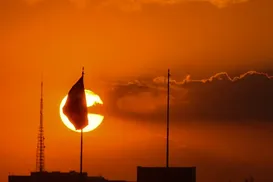 Cidades do Brasil terão 2 dias de sol sem sombras em 2026; entenda - Imagem