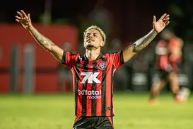 Comentaristas apontam Vitória como a supresa do Brasileirão 2025 - Imagem