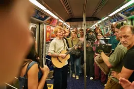 Criador de fenômeno da Netflix retorna com filme de 1 hora e sem cortes - Imagem