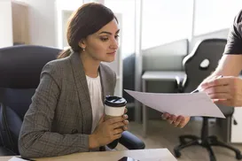 Escala de fim de ano: O "jeitinho" para faltar pode custar seu emprego - Imagem