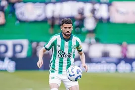 Ex-Bahia se despede de clube como ídolo após rebaixamento à Série B - Imagem