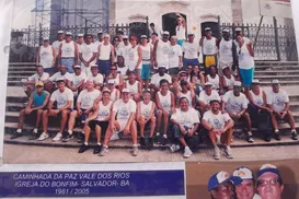 Grupo de amigos celebra 44 anos com caminhada até a Igreja do Bonfim - Imagem