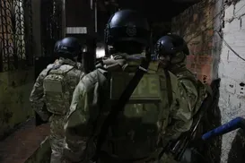 Homem rende família e faz crianças e adolescente reféns dentro de casa - Imagem