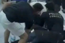 Homem vandaliza aeroporto após perder voo por beber em sala vip - Imagem