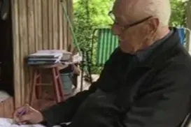 Idoso de 91 anos aprende a ler e escrever com bisneta de 11 anos - Imagem