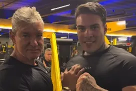 Influenciador +18 causa polêmica ao gravar conteúdo com o pai - Imagem