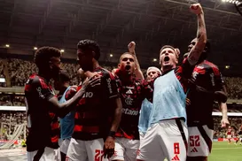 Jogadores do Flamengo terão plano vitalício com acompanhantes de luxo - Imagem