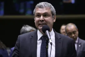 Líder do PT se surpreedeu com votação de PL que beneficia Bolsonaro - Imagem