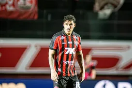 Lucas Halter destaca evolução defensiva como "ponto forte" do Vitória - Imagem