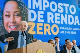 Lula diz que Brasil deu lição de democracia com prisão de Bolsonaro - Imagem