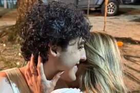 Menor de idade, filho de sertanejo assume namoro com mulher mais velha - Imagem