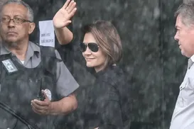 Michelle visita Bolsonaro na PF e desabafa: “Dias difíceis” - Imagem