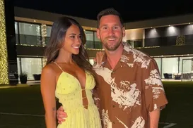 Modelo brasileira revela que foi barrada de jogo por mulher de Messi - Imagem
