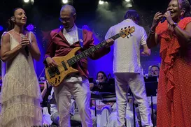 Natal das Estrelas emociona Salvador e une música, solidariedade e grandes vozes - Imagem