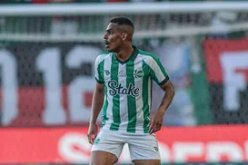 Novo reforço do Vitória desabafa em despedida com ex-clube: "Graditão" - Imagem