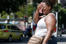Onda de calor: 1,3 mil cidades estão sob alerta vermelho neste domingo - Imagem