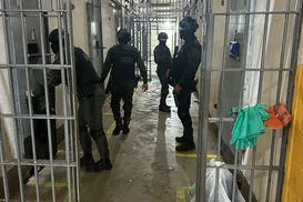 Operação realiza revistas em pavilhões do BDM no presídio de Salvador - Imagem