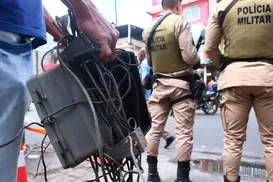 Operação retira câmeras e internet de facções em Salvador após morte de trabalhadores - Imagem