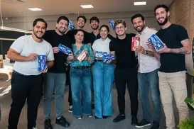 Patrão viraliza ao trocar caixa de bombom por presente de R$ 19 mil - Imagem