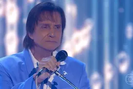 Roberto Carlos interrompe show e tem atitude inesperada com fotógrafos - Imagem