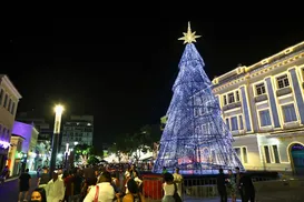 Salvador inicia festejos de Natal com missa, desfile e show de luzes - Imagem