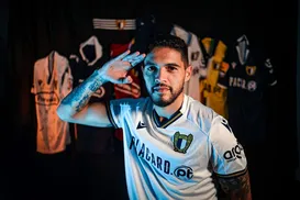 Substituto de Halter? Vitória avança em negociações com zagueiro - Imagem