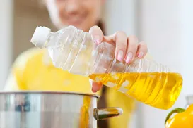 Truque barato com vinagre acaba com o mau cheiro em casa - Imagem