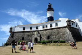 Turistas lotam Salvador, movimentam a cidade e aquecem a economia - Imagem