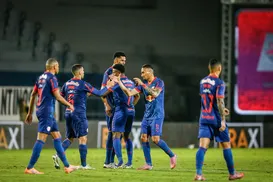 Vídeo: Bragantino provoca Vitória com ex-jogador do Bahia após goleada - Imagem