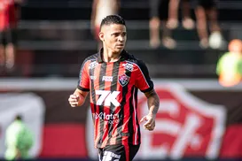 Vitória avalia pagar multa para contar com Erick em jogo decisivo - Imagem