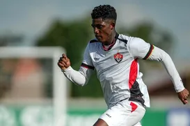 Vitória rescinde com meio-campista promessa da base; saiba quem - Imagem