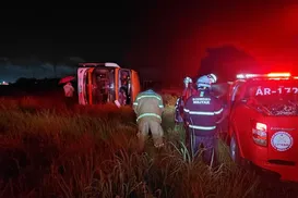Acidente com ônibus de viagem deixa 12 feridos na Bahia - Imagem