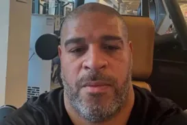 Adriano Imperador se revolta após a mãe sofrer golpe de R$ 15 mil - Imagem