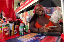 Ambulantes revelam o que planejam fazer com o lucro do Carnaval - Imagem