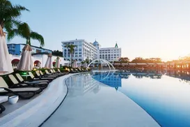 Apresentador planeja construção de hotel em emissora de TV brasileira - Imagem