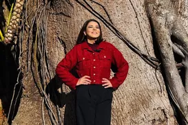 Apresentadora famosa choca web ao revelar que é adotada - Imagem