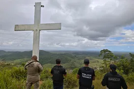 Bahia: cemitério clandestino ligado ao BDM é encontrado em área de mata - Imagem