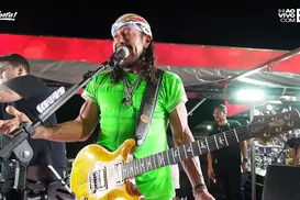 Bell Marques dá R$ 2 mil para ambulante que teve isopor quebrado - Imagem