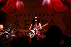 Cantora Andrezza faz show gratuito e celebra novos caminhos musicais - Imagem