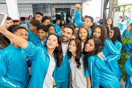 Cidade baiana revoluciona educação com ensino bilíngue na rede pública - Imagem