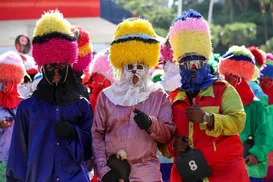 Cornos e vampirinhas dominam Fuzuê em fantasias inusitadas - Imagem