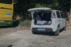 Corpos com mãos amarradas são encontrados dentro de carro em Salvador - Imagem