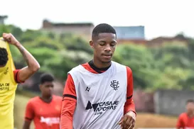 Cria do Vitória brilha na Europa e renova com clube até 2030 - Imagem