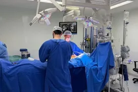 Criança paraplégica pode voltar a andar após cirurgia inédita - Imagem