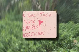 “Fica de exemplo”: mensagem atribuída ao CV é achada ao lado de corpo - Imagem