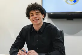 Filho de ex-craque da Seleção Brasileira assina com o Real Madrid - Imagem